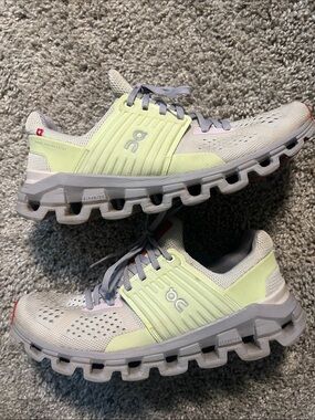 On Running Cloudswift Tennis Shoes